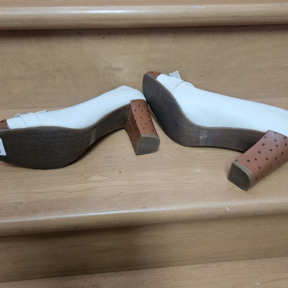 Elegant Two-Tone Women's Pumps - Picture 5 of 6